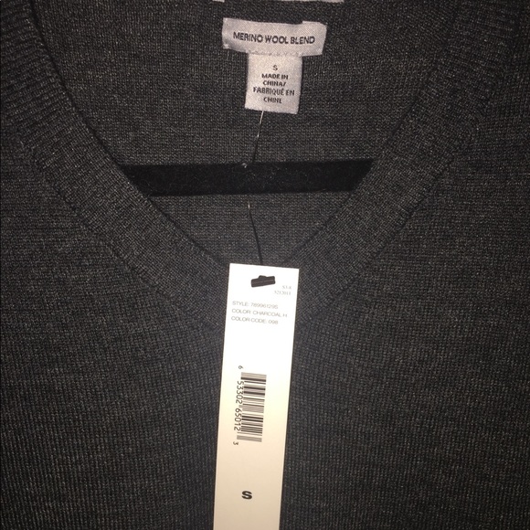NWT DKNY soft Merino wool blend sweater - Picture 3 of 8